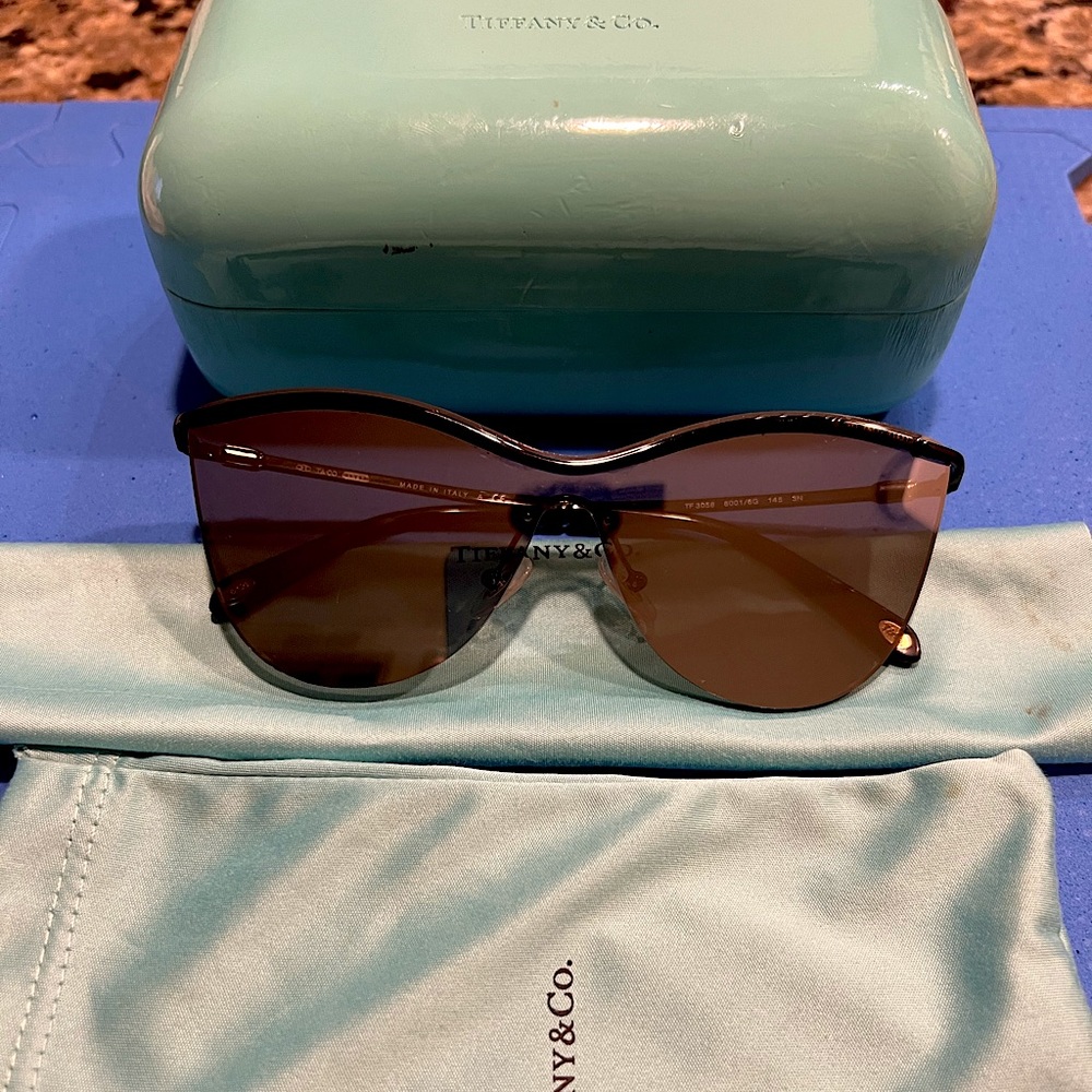 Tiffany TF3058 60016G  35 Black Butterfly Sunglasses Mirrored Silver Lenses